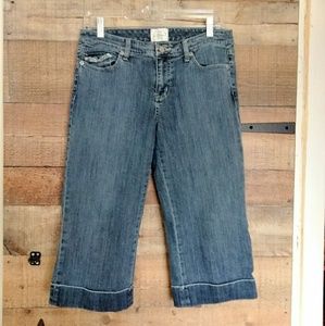 💖White House Black Market Blanc Capri's Size 6